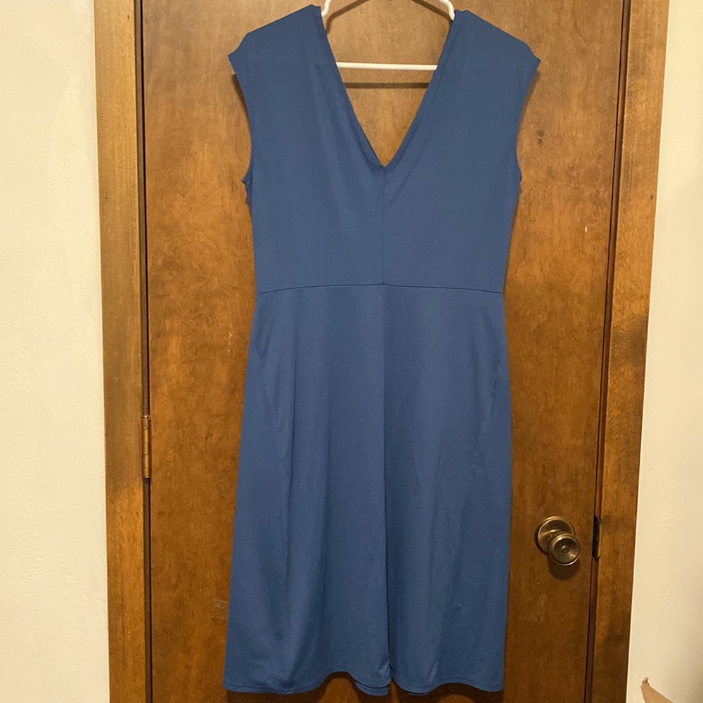 PATAGONIA dress. Blue / gray nylon and spandex stretch. Great for travel! Size M - Picture 3 of 6